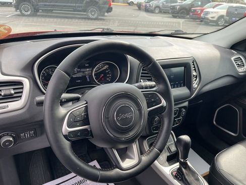 Used 2018 Jeep Compass Latitude w/ Popular Equipment Group AWD/4WD image 10
