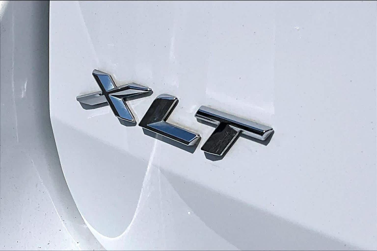 Used 2021 Ford Explorer XLT w/ Equipment Group 202A RWD image 10