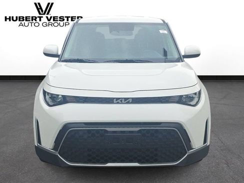 Used 2025 Kia Soul LX w/ LX Technology Package FWD image 3
