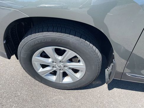 Used 2011 Toyota Highlander SE w/ Tow Pkg image 8