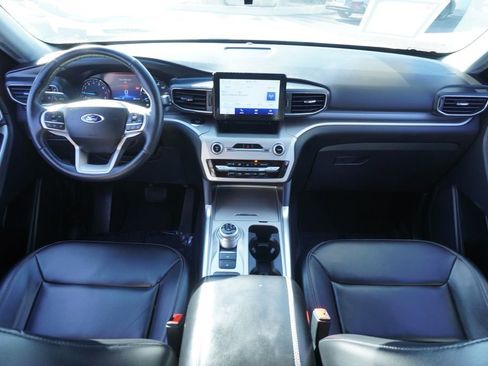 Used 2022 Ford Explorer XLT w/ Equipment Group 202A image 12