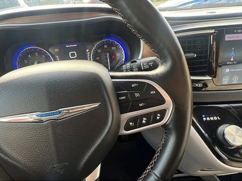 Used 2019 Chrysler Pacifica Touring-L Plus image 15