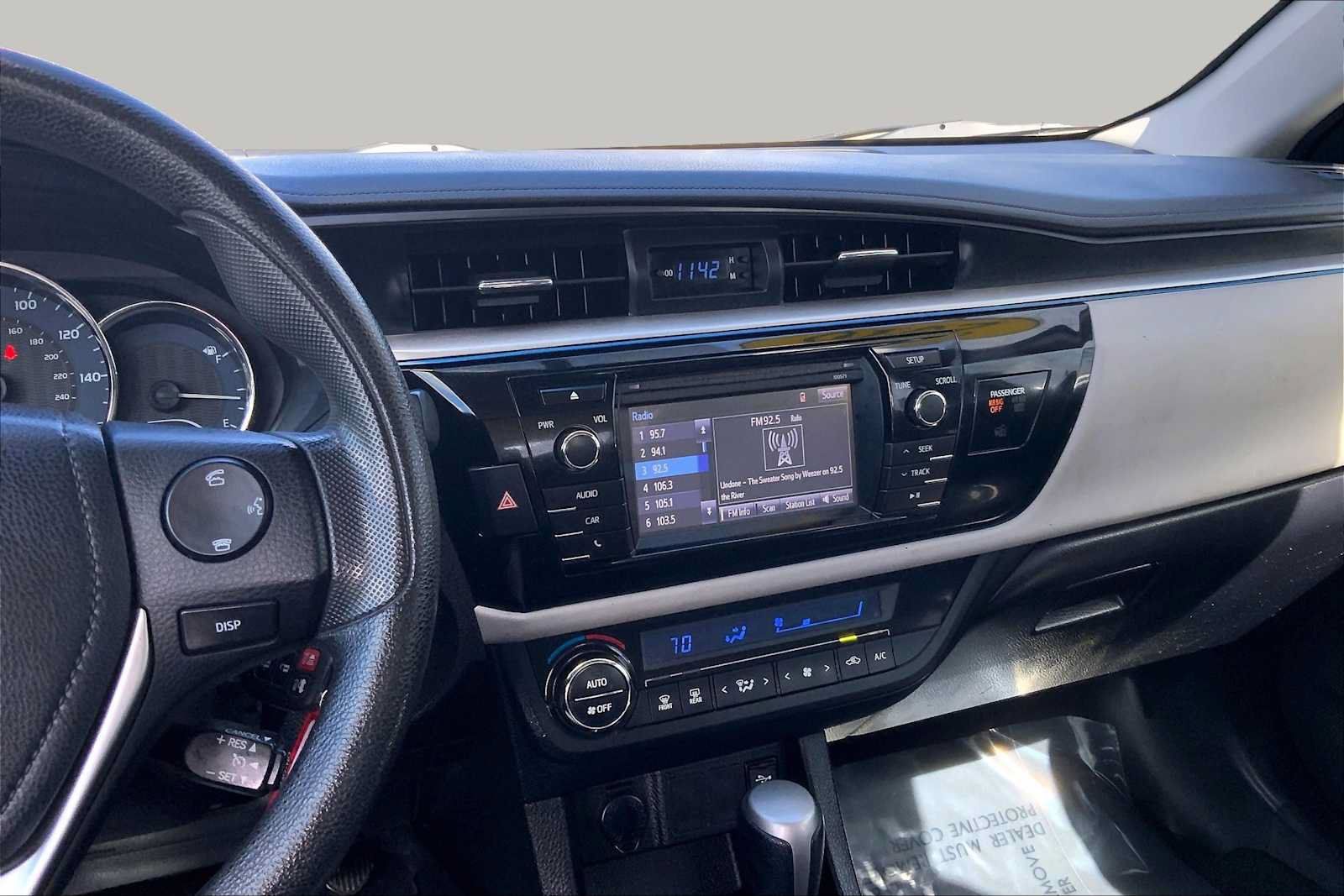 Used 2016 Toyota Corolla LE FWD image 5