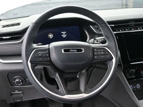 Used 2023 Jeep Grand Cherokee Altitude image 28
