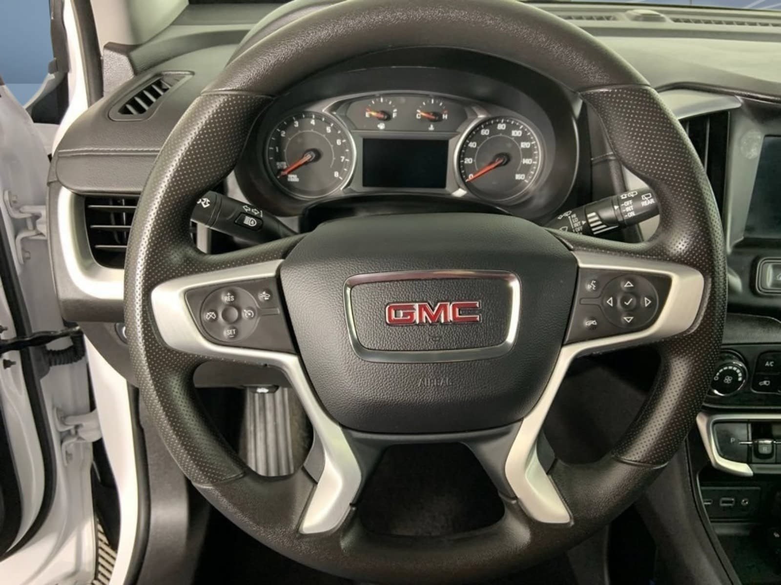 Used 2024 GMC Terrain SLE FWD image 29