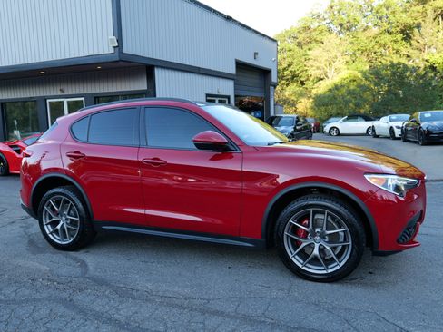 Used 2018 Alfa Romeo Stelvio Ti Sport image 3