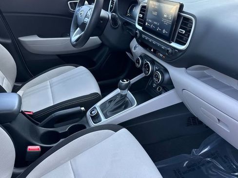Used 2025 Hyundai Venue SEL FWD image 19