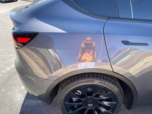 Used 2023 Tesla Model Y Long Range AWD/4WD image 32
