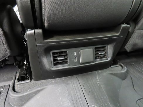 Used 2025 GMC Sierra 1500 SLE image 11