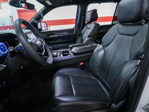 Used 2022 Jeep Wagoneer Series III w/ Premium Group I RWD image 14
