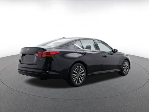Used 2025 Nissan Altima 2.5 SV FWD image 9