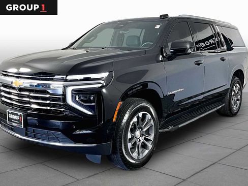 Used 2026 Chevrolet Suburban LT RWD image 1