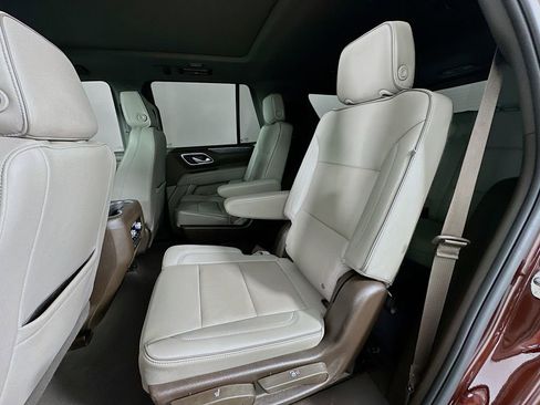 Used 2022 GMC Yukon SLT w/ SLT Premium Package image 24