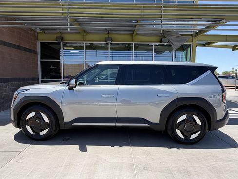 Used 2024 Kia EV9 Light RWD image 7