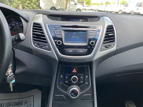 Used 2015 Hyundai Elantra SE w/ Option Group 03 FWD image 23