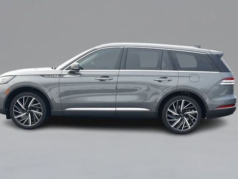 Used 2025 Lincoln Aviator Reserve w/ Equipment Group 201A image 8