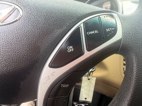 Used 2012 Hyundai Elantra GLS FWD image 25