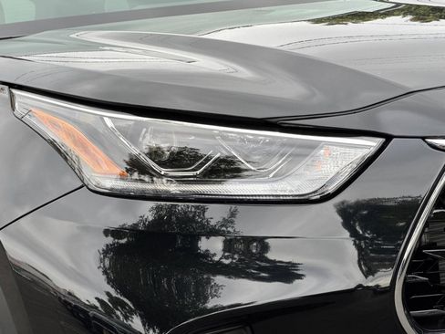 New 2025 Toyota Highlander Limited image 32