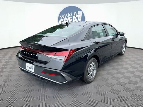 Used 2024 Hyundai Elantra SE FWD image 6