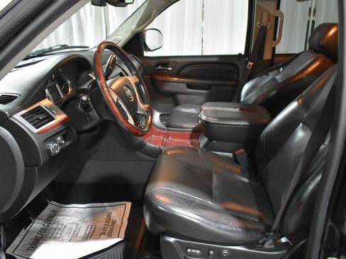 Used 2010 Cadillac Escalade ESV Premium AWD/4WD image 32