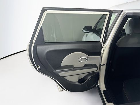 Used 2016 Kia Soul + image 26