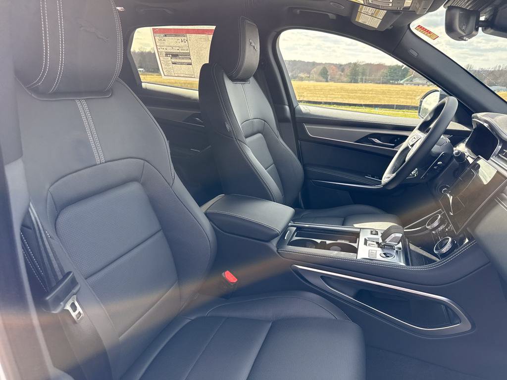 Certified 2026 Jaguar F-PACE R-Dynamic S AWD/4WD image 17