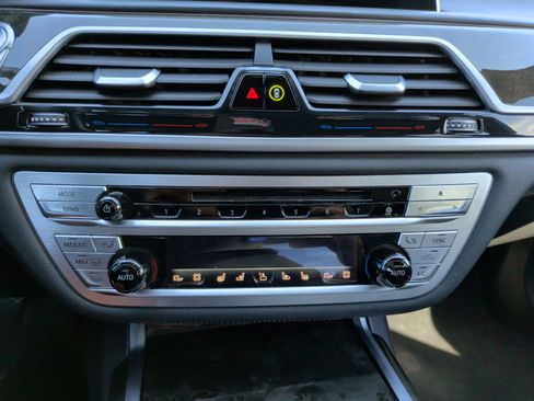 Used 2017 BMW 740i image 17