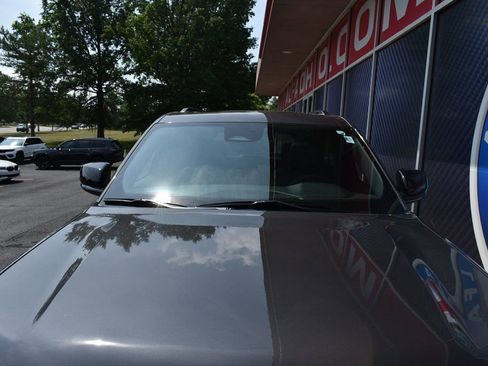 Used 2025 Jeep Grand Cherokee Limited w/ Black Appearance Package image 10