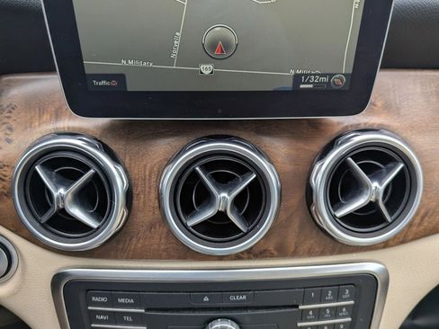 Used 2018 Mercedes-Benz GLA 250 4MATIC image 3