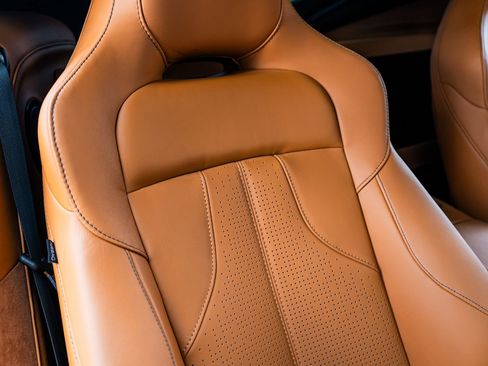 Used 2025 Aston Martin V8 Vantage image 36