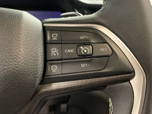 Used 2023 Jeep Grand Cherokee L Limited AWD/4WD image 20