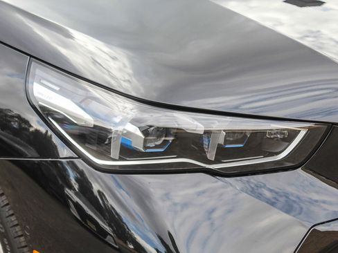 Used 2025 BMW i5 eDrive40i w/ M Sport Package image 8