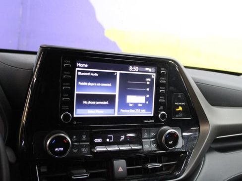 Used 2022 Toyota Highlander L AWD/4WD image 19