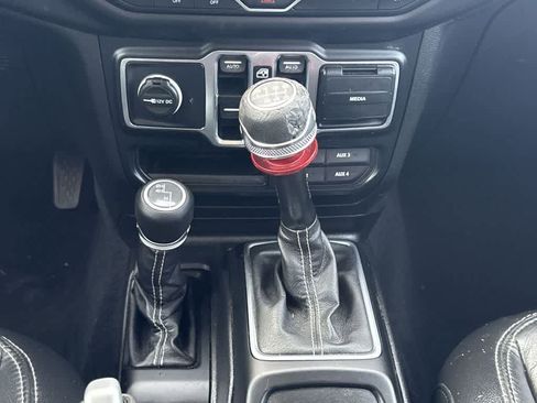 Used 2019 Jeep Wrangler Unlimited Sahara image 18