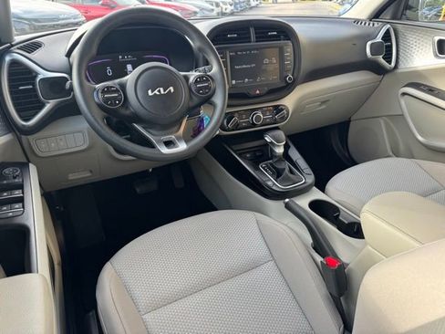 Certified 2025 Kia Soul LX w/ LX Technology Package FWD image 13