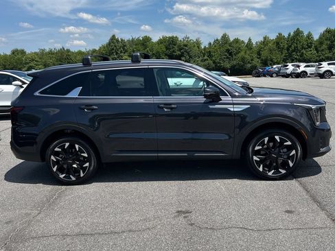 Used 2025 Kia Sorento EX w/ Panoramic Sunroof Package AWD/4WD image 3