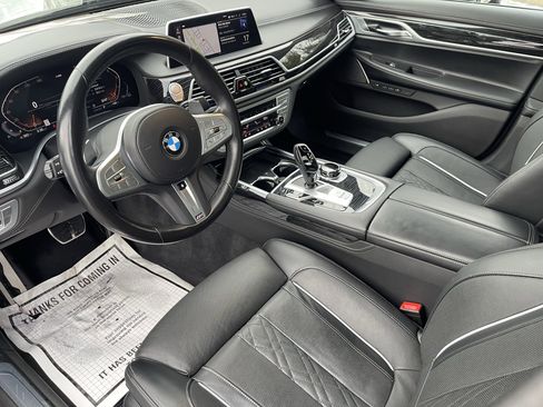 Certified 2022 BMW 750i xDrive w/ Luxury Rear Seating Package image 9
