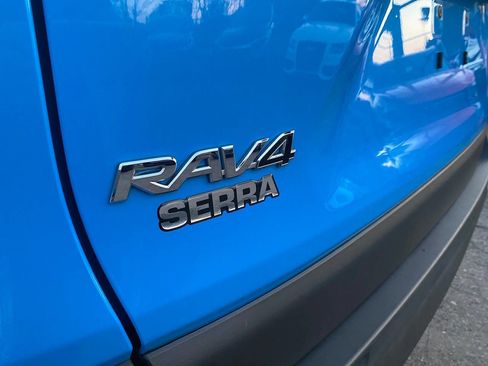 Used 2020 Toyota RAV4 LE FWD image 12