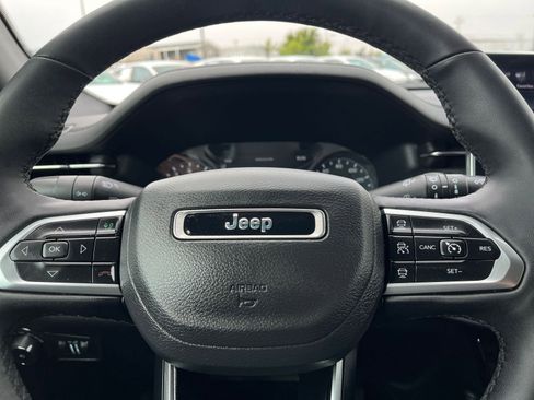 Used 2025 Jeep Compass Limited image 29