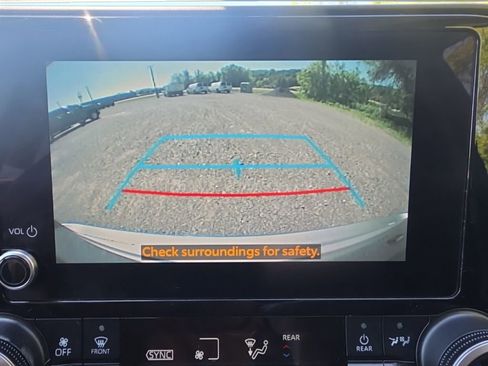 Used 2024 Toyota Highlander XLE AWD/4WD image 23