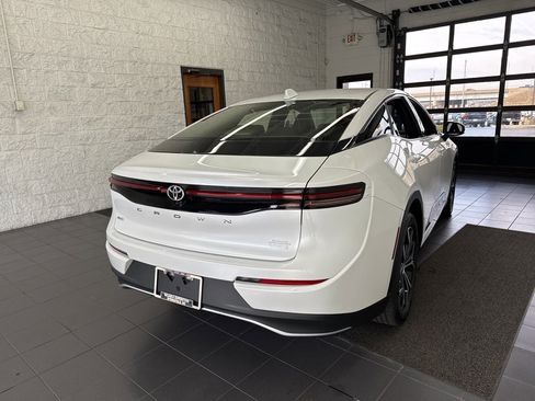 Used 2023 Toyota Crown XLE image 7