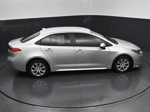 Used 2025 Toyota Corolla LE FWD image 32