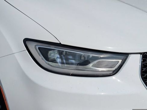 Used 2024 Chrysler Pacifica Limited FWD image 10