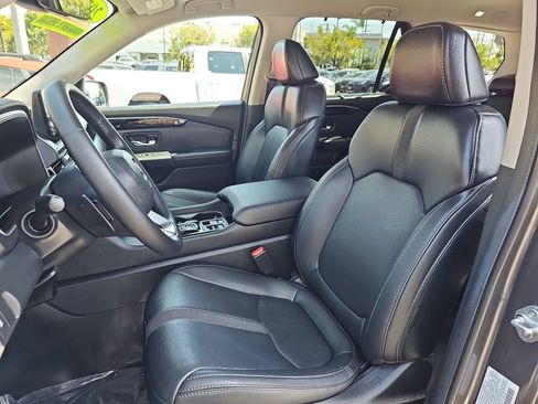 Used 2025 Honda Pilot EX-L image 17