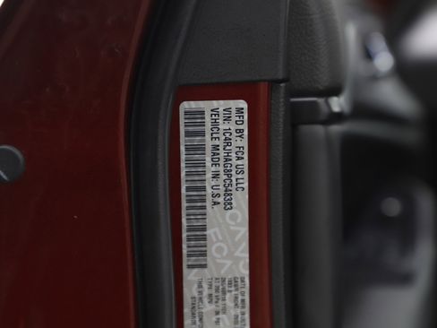 Used 2023 Jeep Grand Cherokee Laredo w/ Luxury Tech Group I AWD/4WD image 24