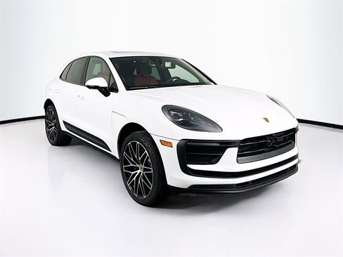 New 2026 Porsche Macan Base image 7