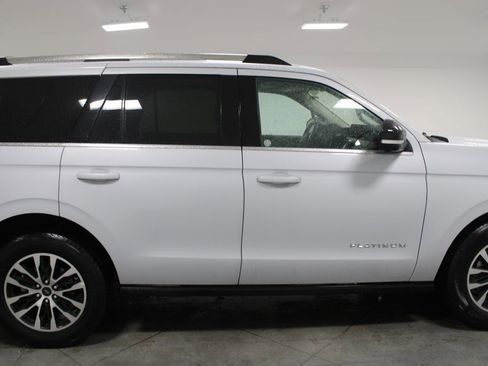 Used 2025 Ford Expedition Platinum image 11