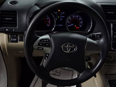 Used 2013 Toyota Highlander FWD image 11