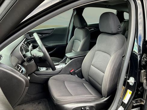 Used 2018 Chevrolet Malibu LT image 13