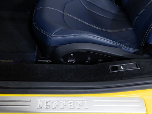 Used 2022 Ferrari F8 Tributo image 30